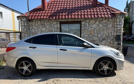 Hyundai Solaris II рестайлинг, 2013 год, 625 000 рублей, 3 фотография