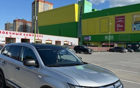 Mitsubishi Outlander III рестайлинг 3, 2016 год, 1 650 000 рублей, 4 фотография