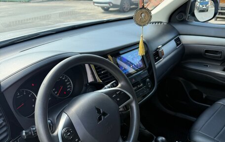 Mitsubishi Outlander III рестайлинг 3, 2016 год, 1 650 000 рублей, 9 фотография