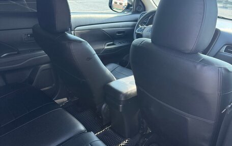 Mitsubishi Outlander III рестайлинг 3, 2016 год, 1 650 000 рублей, 6 фотография