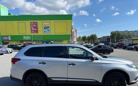 Mitsubishi Outlander III рестайлинг 3, 2016 год, 1 650 000 рублей, 5 фотография