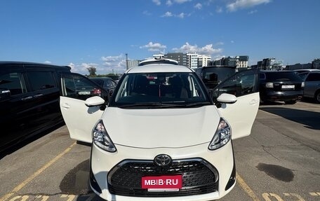 Toyota Sienta II, 2021 год, 1 720 000 рублей, 7 фотография