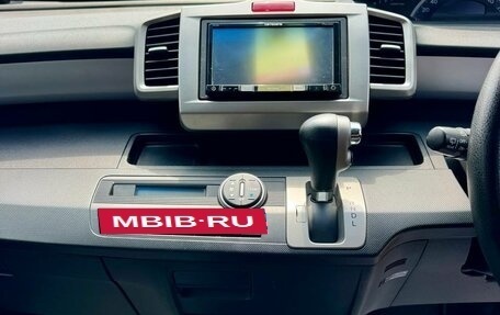 Honda Freed I, 2010 год, 1 099 000 рублей, 14 фотография