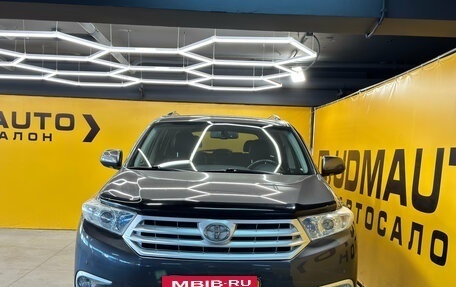 Toyota Highlander III, 2013 год, 2 149 000 рублей, 2 фотография