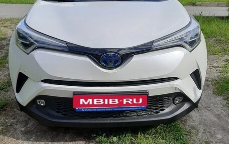 Toyota C-HR I рестайлинг, 2018 год, 2 850 000 рублей, 2 фотография