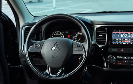 Mitsubishi Outlander III рестайлинг 3, 2016 год, 2 050 000 рублей, 15 фотография