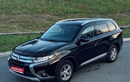 Mitsubishi Outlander III рестайлинг 3, 2016 год, 2 050 000 рублей, 2 фотография