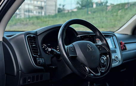 Mitsubishi Outlander III рестайлинг 3, 2016 год, 2 050 000 рублей, 18 фотография