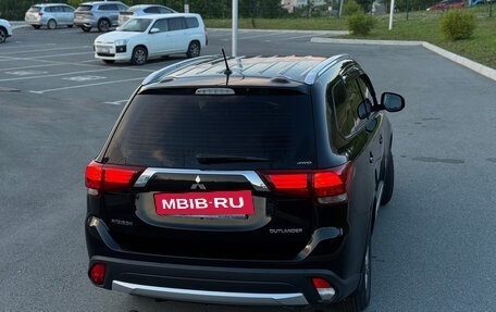 Mitsubishi Outlander III рестайлинг 3, 2016 год, 2 050 000 рублей, 20 фотография