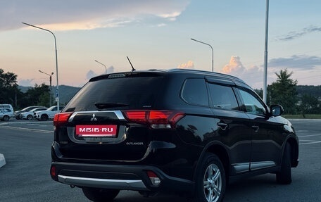 Mitsubishi Outlander III рестайлинг 3, 2016 год, 2 050 000 рублей, 23 фотография