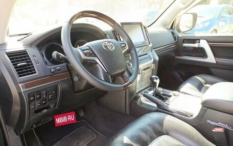 Toyota Land Cruiser 200, 2018 год, 6 990 000 рублей, 16 фотография