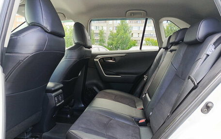 Toyota RAV4, 2020 год, 3 020 000 рублей, 12 фотография