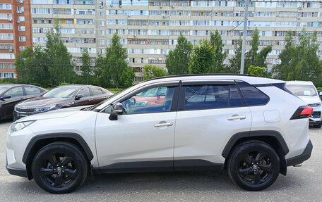 Toyota RAV4, 2020 год, 3 020 000 рублей, 8 фотография