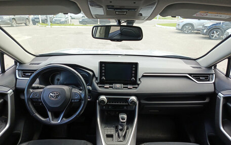 Toyota RAV4, 2020 год, 3 020 000 рублей, 14 фотография