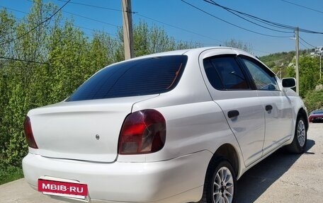 Toyota Platz, 2001 год, 310 000 рублей, 4 фотография