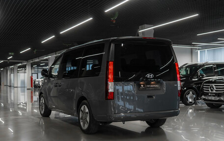 Hyundai Staria, 2024 год, 6 350 000 рублей, 4 фотография
