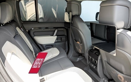 Land Rover Defender II, 2024 год, 11 000 000 рублей, 12 фотография