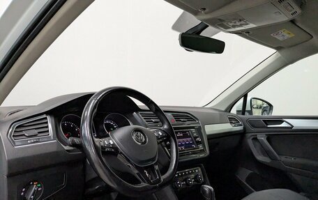 Volkswagen Tiguan II, 2018 год, 2 565 000 рублей, 2 фотография