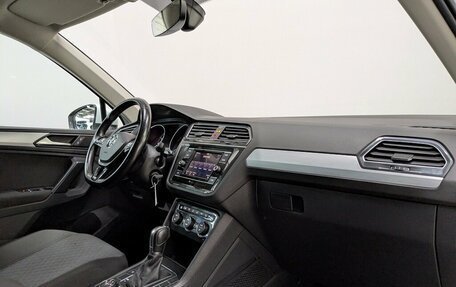 Volkswagen Tiguan II, 2018 год, 2 565 000 рублей, 16 фотография