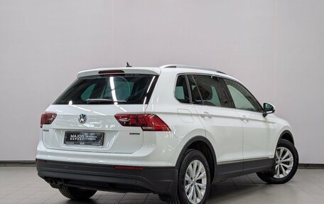 Volkswagen Tiguan II, 2018 год, 2 565 000 рублей, 15 фотография