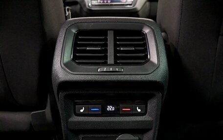 Volkswagen Tiguan II, 2018 год, 2 565 000 рублей, 25 фотография