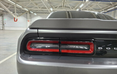 Dodge Challenger III рестайлинг 2, 2020 год, 3 900 000 рублей, 9 фотография