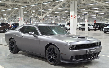 Dodge Challenger III рестайлинг 2, 2020 год, 3 900 000 рублей, 3 фотография