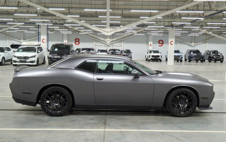 Dodge Challenger III рестайлинг 2, 2020 год, 3 900 000 рублей, 4 фотография