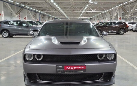 Dodge Challenger III рестайлинг 2, 2020 год, 3 900 000 рублей, 2 фотография