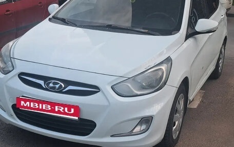 Hyundai Solaris II рестайлинг, 2012 год, 430 000 рублей, 3 фотография