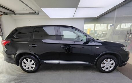 Mitsubishi Outlander III рестайлинг 3, 2018 год, 1 770 000 рублей, 4 фотография