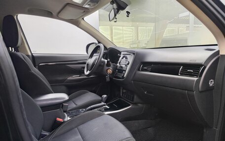 Mitsubishi Outlander III рестайлинг 3, 2018 год, 1 770 000 рублей, 11 фотография
