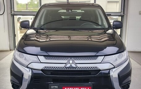 Mitsubishi Outlander III рестайлинг 3, 2018 год, 1 770 000 рублей, 2 фотография