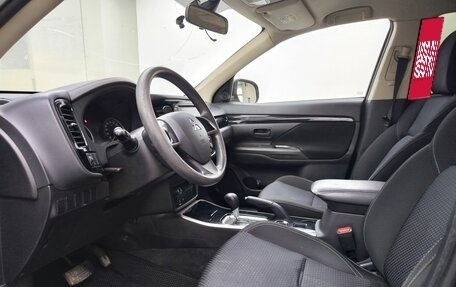 Mitsubishi Outlander III рестайлинг 3, 2018 год, 1 770 000 рублей, 16 фотография