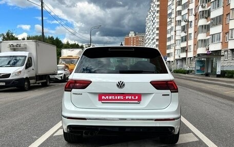 Volkswagen Tiguan II, 2018 год, 3 200 000 рублей, 3 фотография