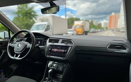 Volkswagen Tiguan II, 2018 год, 3 200 000 рублей, 17 фотография