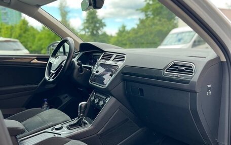 Volkswagen Tiguan II, 2018 год, 3 200 000 рублей, 19 фотография