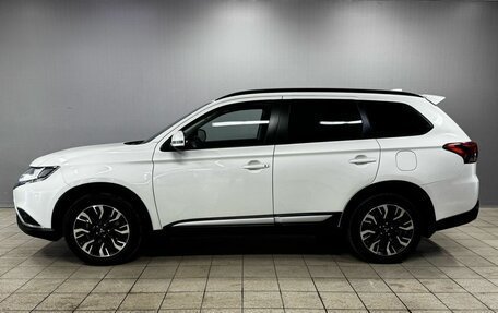 Mitsubishi Outlander III рестайлинг 3, 2021 год, 1 880 000 рублей, 8 фотография