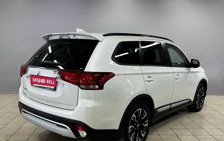 Mitsubishi Outlander III рестайлинг 3, 2021 год, 1 880 000 рублей, 5 фотография