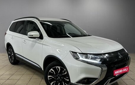 Mitsubishi Outlander III рестайлинг 3, 2021 год, 1 880 000 рублей, 3 фотография