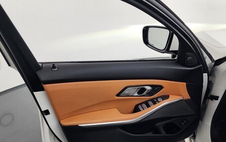 BMW 3 серия, 2024 год, 4 300 000 рублей, 13 фотография