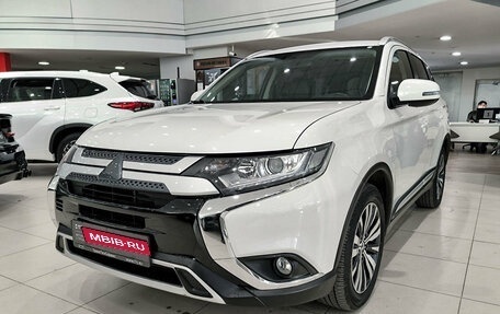 Mitsubishi Outlander III рестайлинг 3, 2020 год, 2 699 000 рублей, 1 фотография
