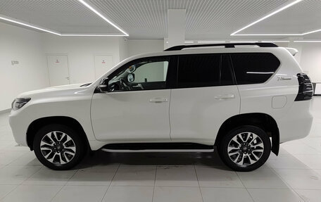 Toyota Land Cruiser Prado 150 рестайлинг 2, 2022 год, 7 100 000 рублей, 8 фотография
