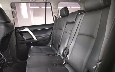 Toyota Land Cruiser Prado 150 рестайлинг 2, 2022 год, 7 100 000 рублей, 12 фотография