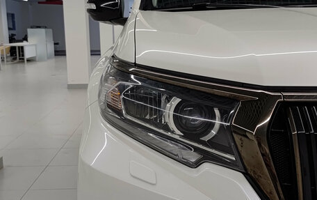 Toyota Land Cruiser Prado 150 рестайлинг 2, 2022 год, 7 100 000 рублей, 17 фотография