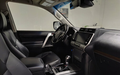 Toyota Land Cruiser Prado 150 рестайлинг 2, 2022 год, 7 100 000 рублей, 11 фотография