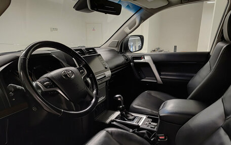 Toyota Land Cruiser Prado 150 рестайлинг 2, 2022 год, 7 100 000 рублей, 16 фотография