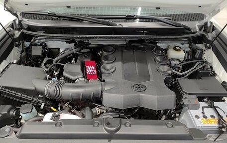 Toyota Land Cruiser Prado 150 рестайлинг 2, 2022 год, 7 100 000 рублей, 9 фотография