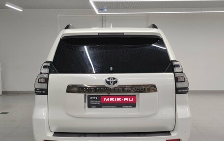 Toyota Land Cruiser Prado 150 рестайлинг 2, 2022 год, 7 100 000 рублей, 6 фотография