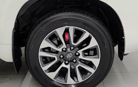 Toyota Land Cruiser Prado 150 рестайлинг 2, 2022 год, 7 100 000 рублей, 18 фотография